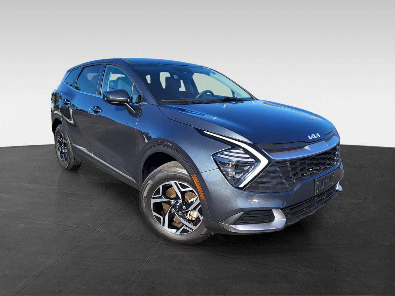 Used 2024 Kia Sportage LX image 2