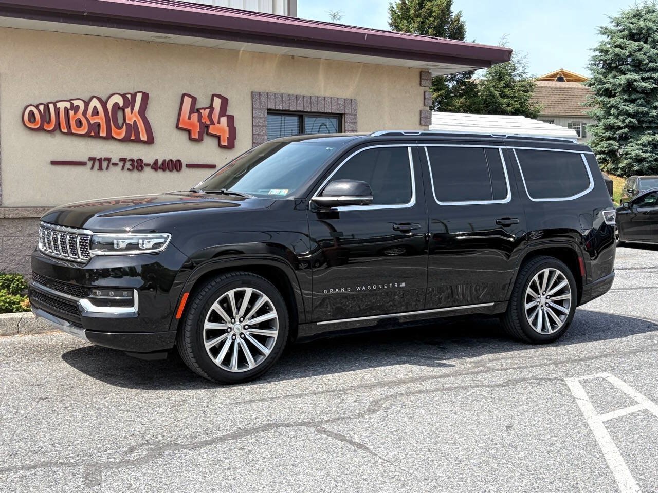 Used 2022 Jeep Grand Wagoneer Series II AWD/4WD image 4