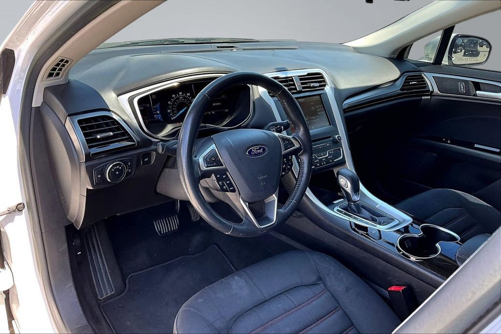 Used 2016 Ford Fusion SE image 4