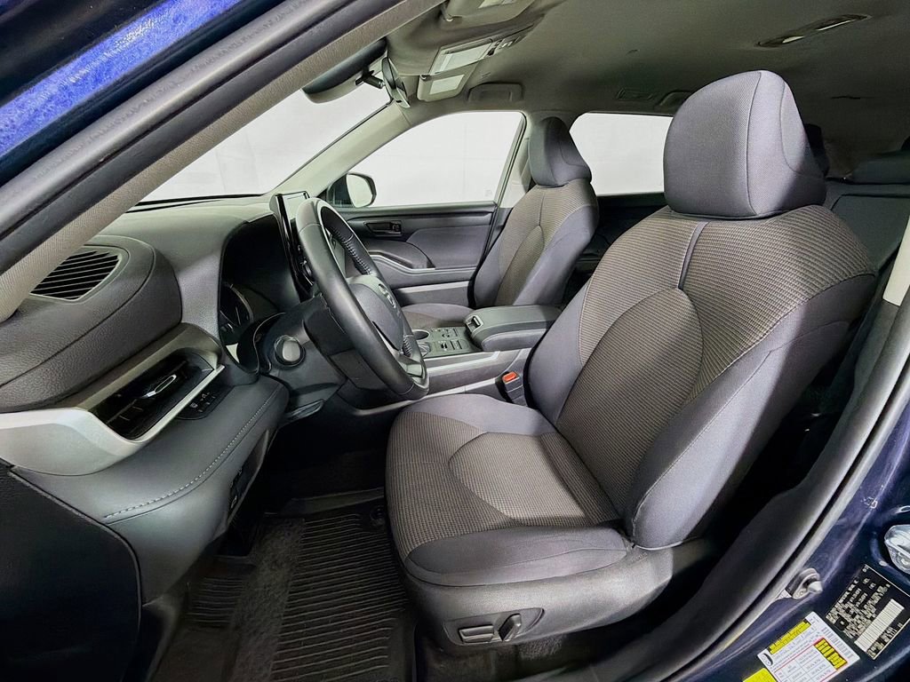 Used 2023 Toyota Highlander LE image 12
