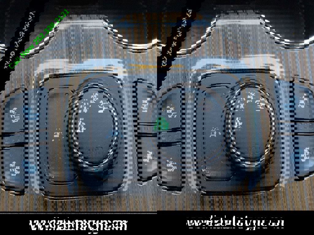 Used 2021 GMC Acadia SLE w/ Driver Convenience Package image 30