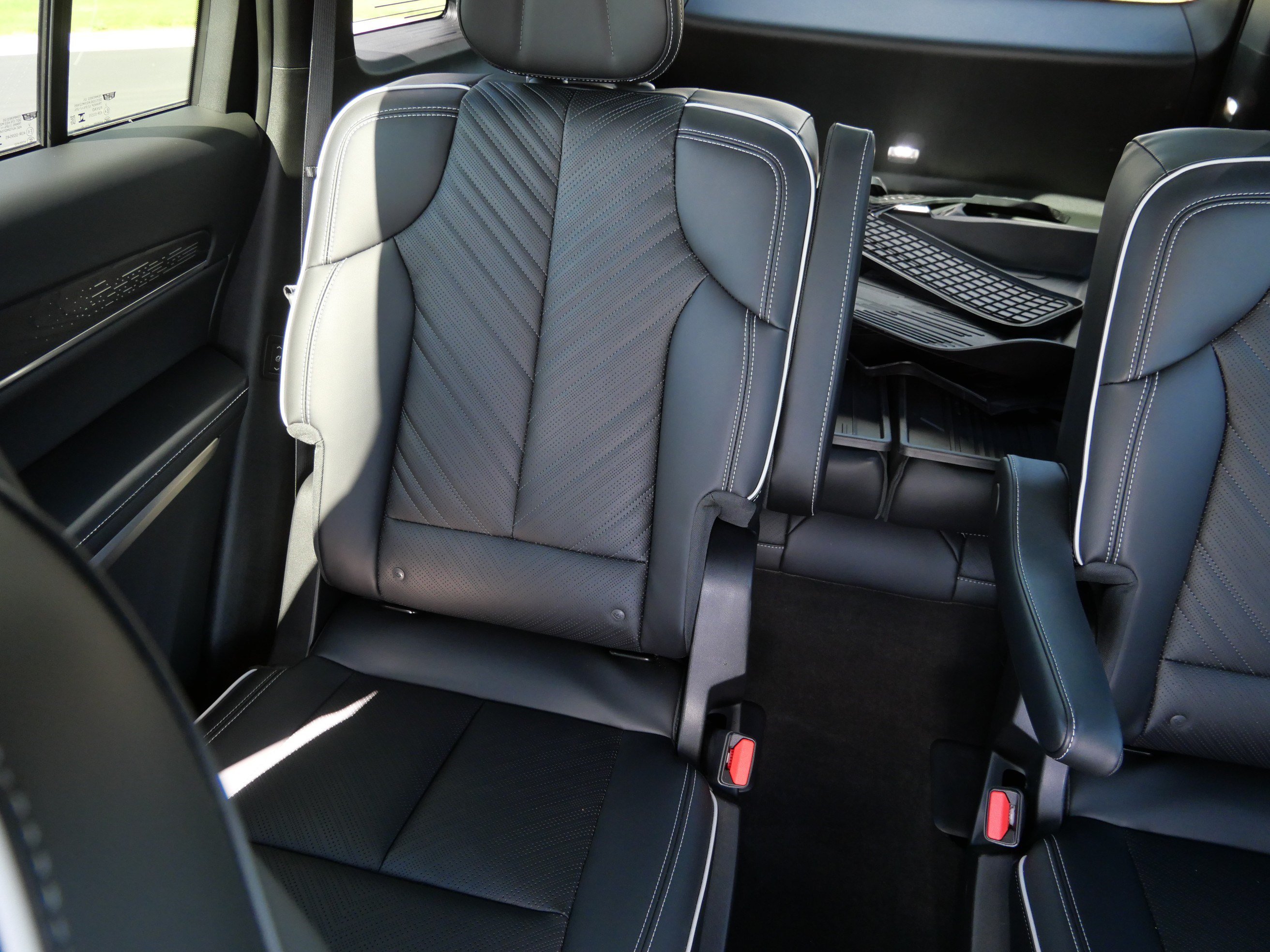 Certified 2026 Cadillac Vistiq Sport w/ LPO, Floor Liner Package AWD/4WD image 11