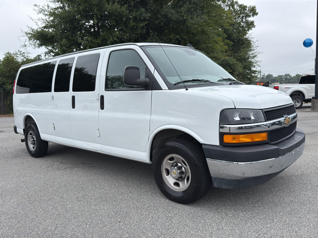Used 2025 Chevrolet Express 3500 LT w/ LT Preferred Equipment Group RWD image 2