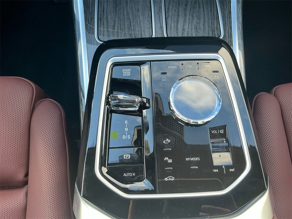 New 2026 BMW 750e xDrive image 11