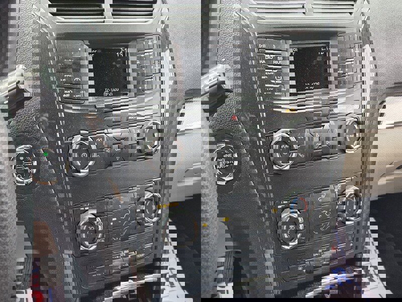 Used 2018 Ford Explorer XLT image 18