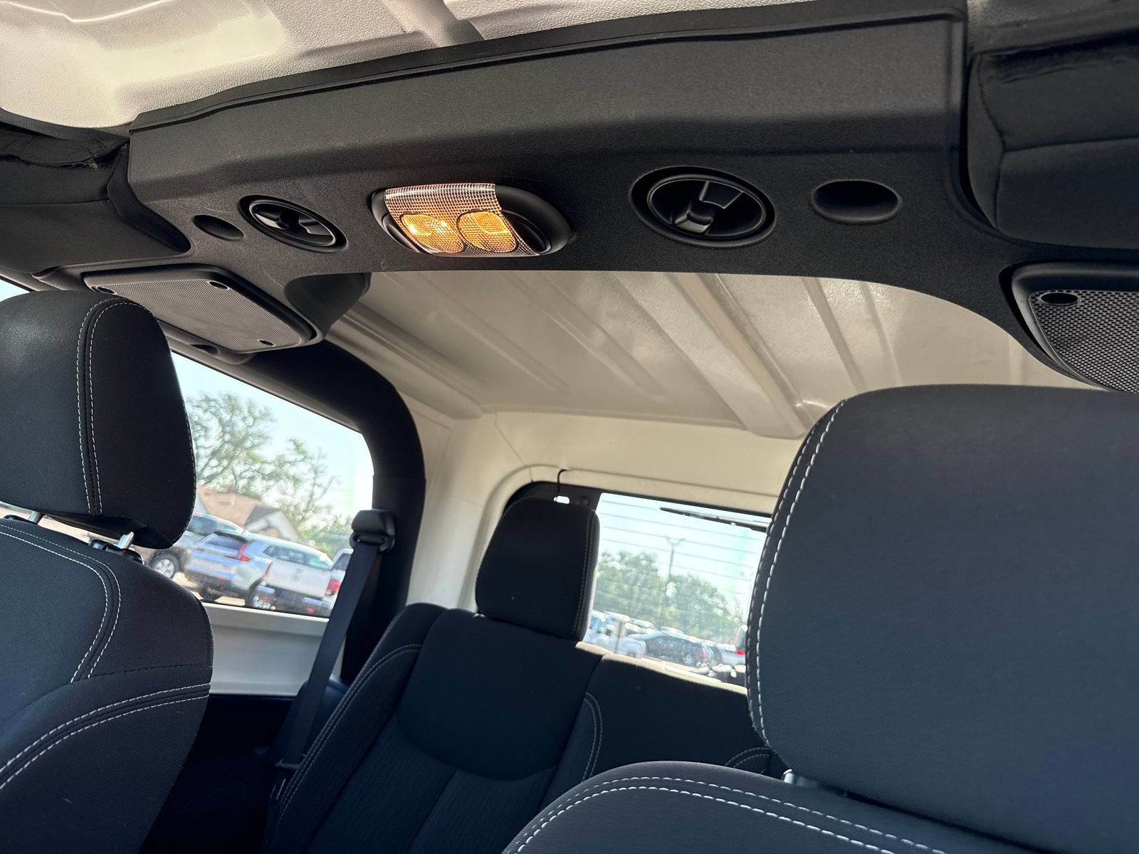 Used 2017 Jeep Wrangler Sahara w/ Connectivity Group AWD/4WD image 32