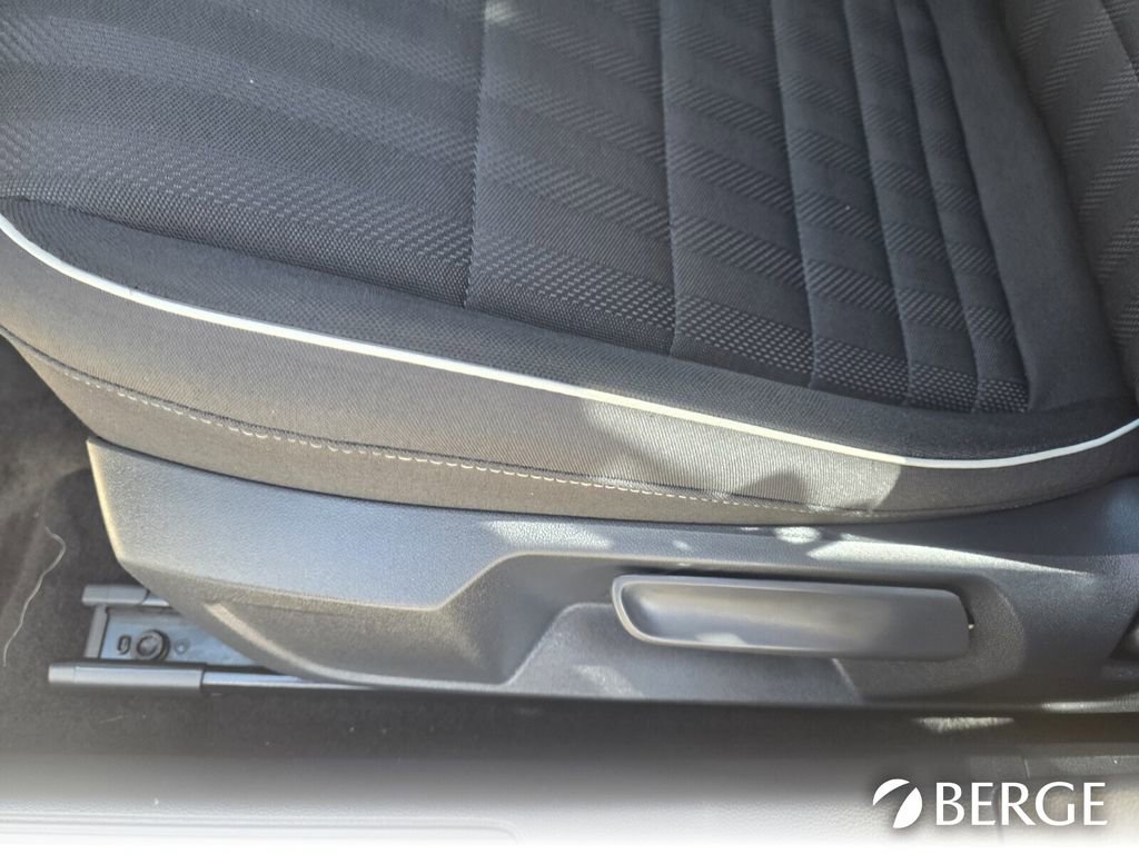 Used 2024 Volkswagen Jetta Sport image 16