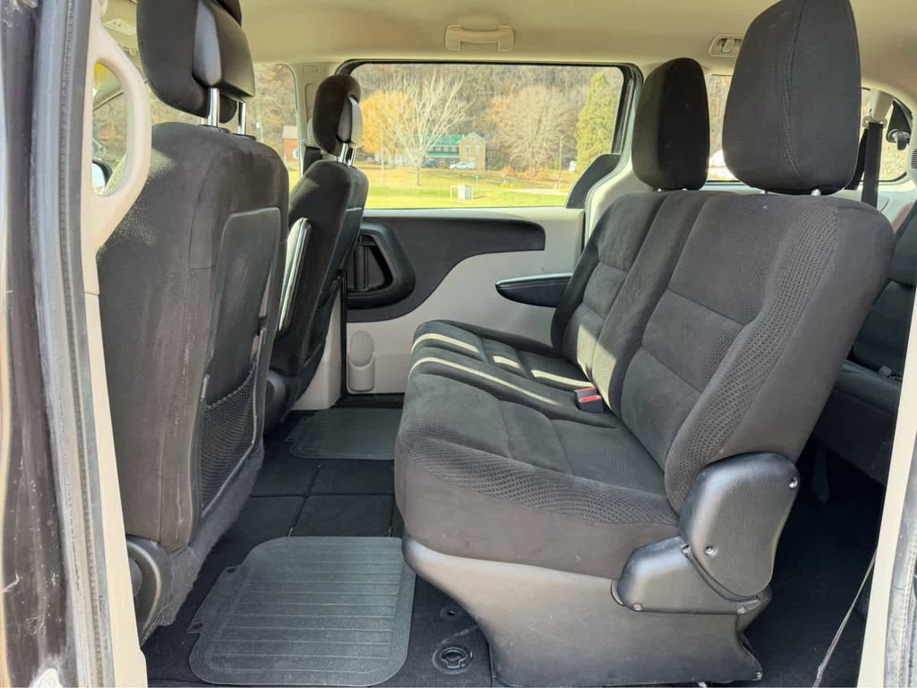 Used 2016 Dodge Grand Caravan American Value Package FWD image 33
