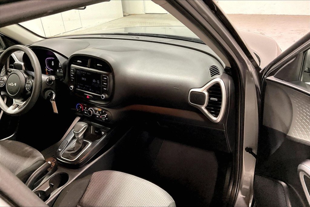 Used 2025 Kia Soul LX w/ LX Technology Package FWD image 19