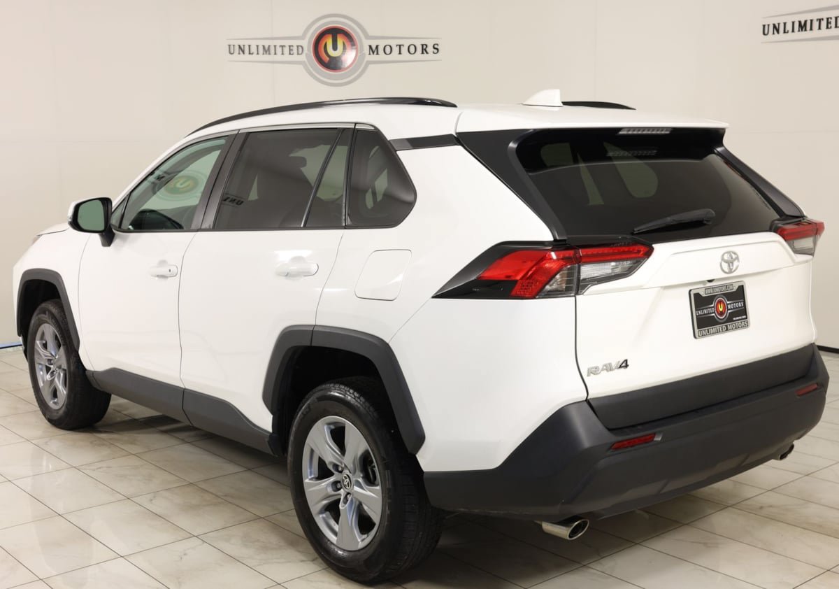 Used 2022 Toyota RAV4 XLE AWD/4WD image 4