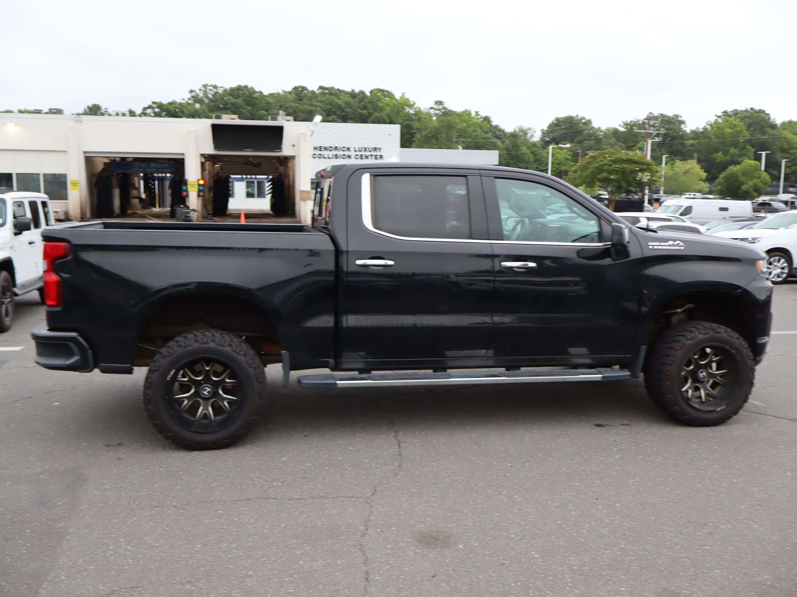 Used 2019 Chevrolet Silverado 1500 High Country w/ Technology Package AWD/4WD image 22
