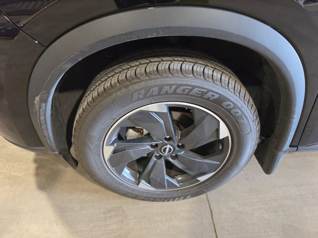 Used 2024 Nissan Rogue SV w/ SV Premium Package AWD/4WD image 3