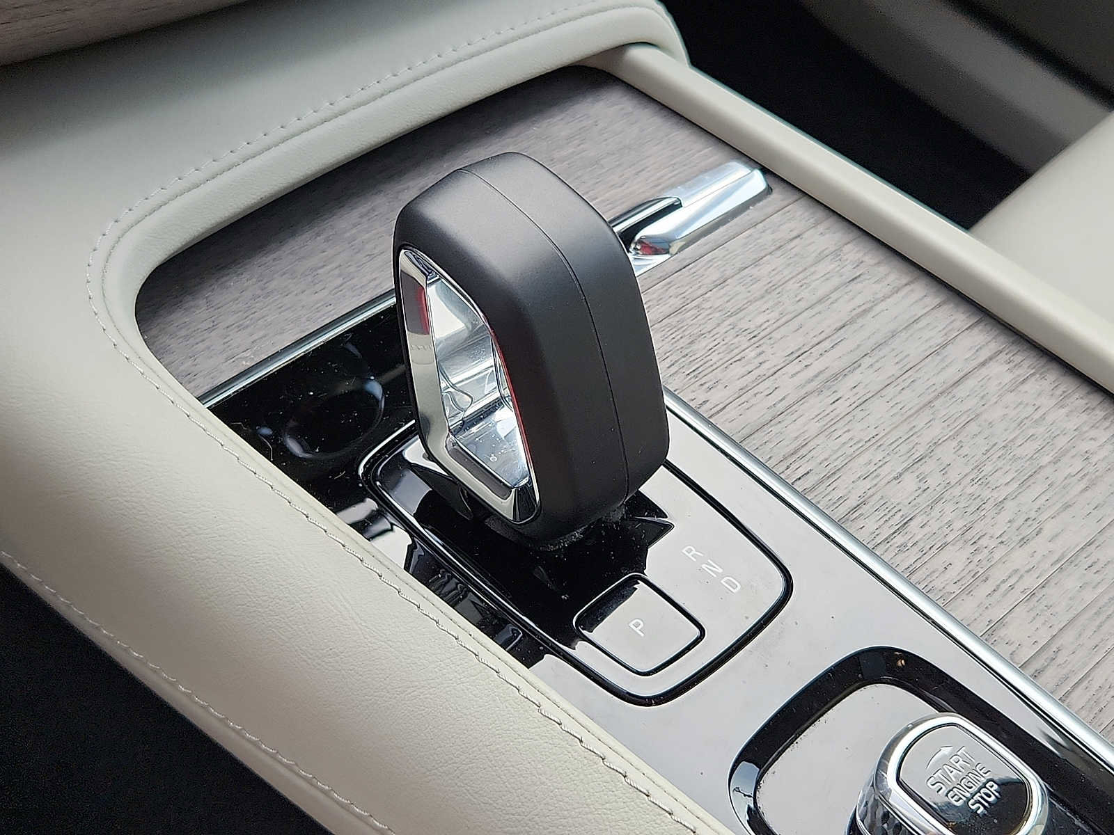 Certified 2024 Volvo XC90 B5 Plus w/ Protection Package Premier image 14