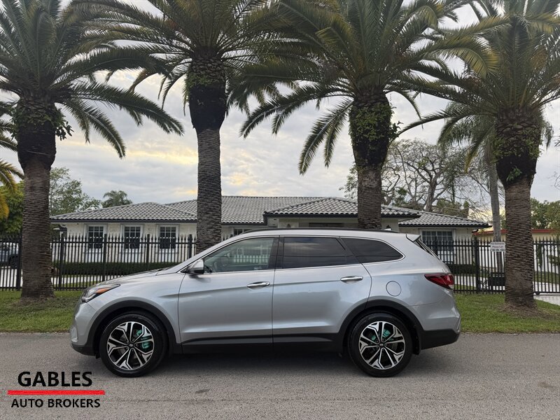 Used 2018 Hyundai Santa Fe SE w/ Cargo Package AWD/4WD image 8
