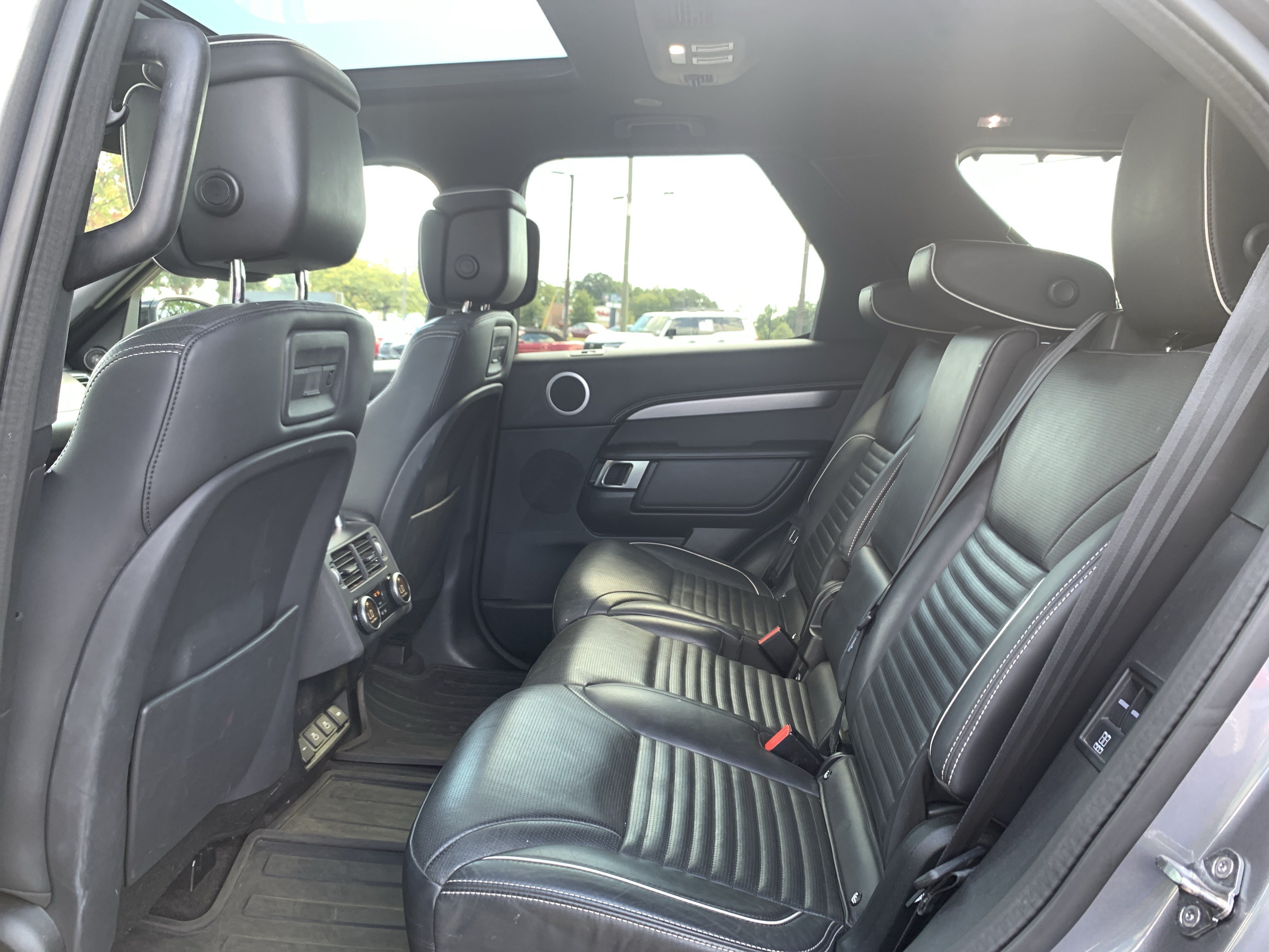 Used 2022 Land Rover Discovery HSE R-Dynamic AWD/4WD image 30
