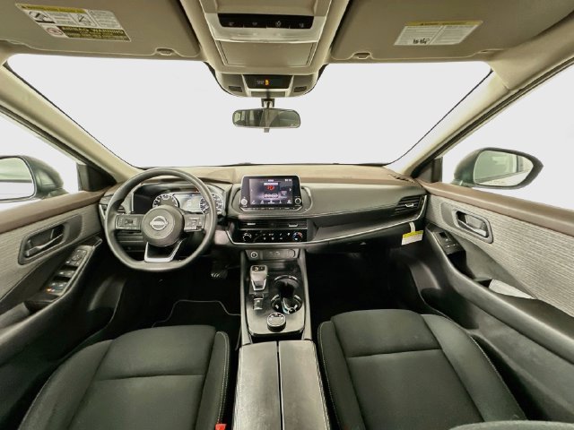 Used 2023 Nissan Rogue S AWD/4WD image 29