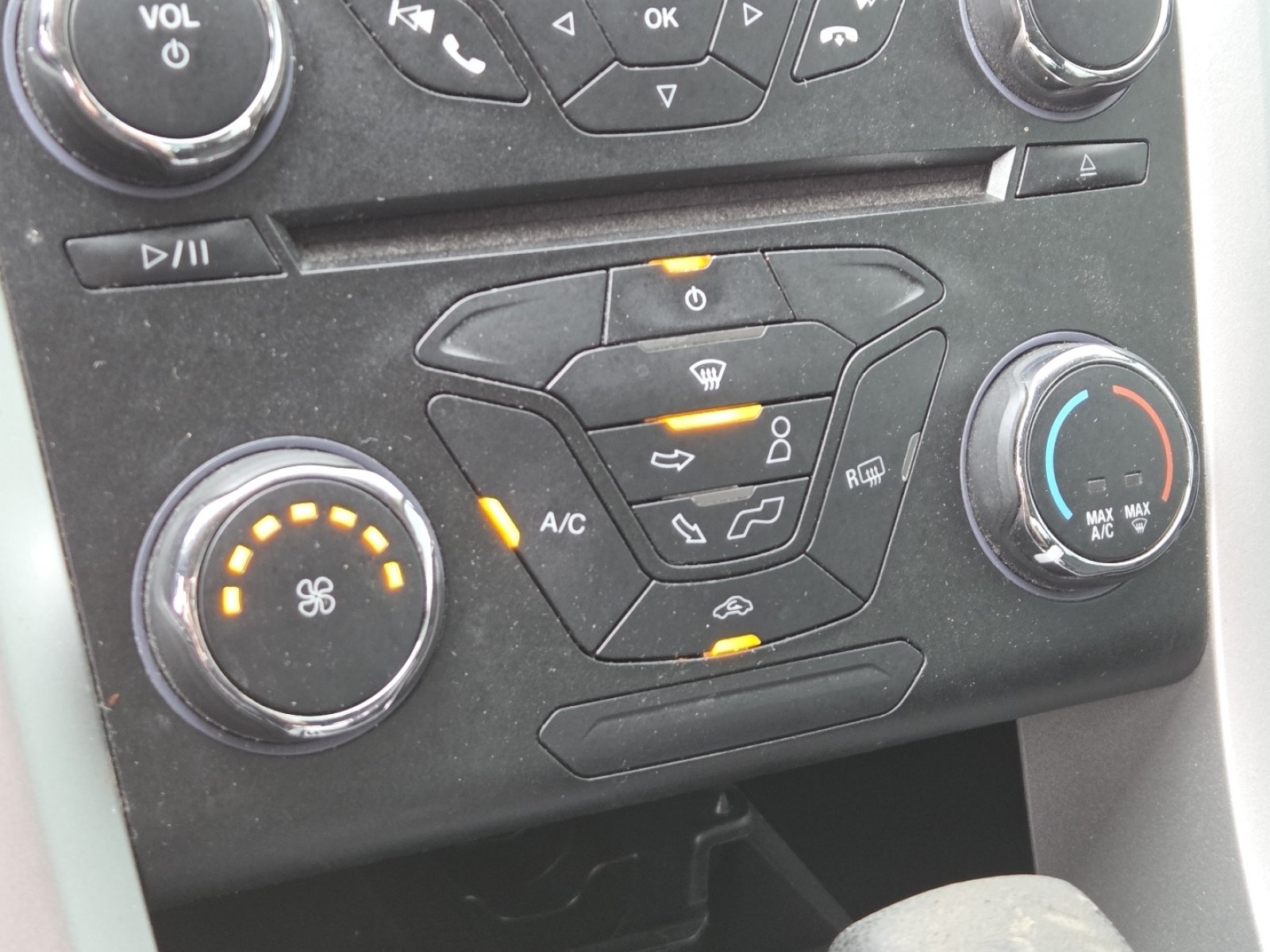 Used 2014 Ford Fusion SE FWD image 6