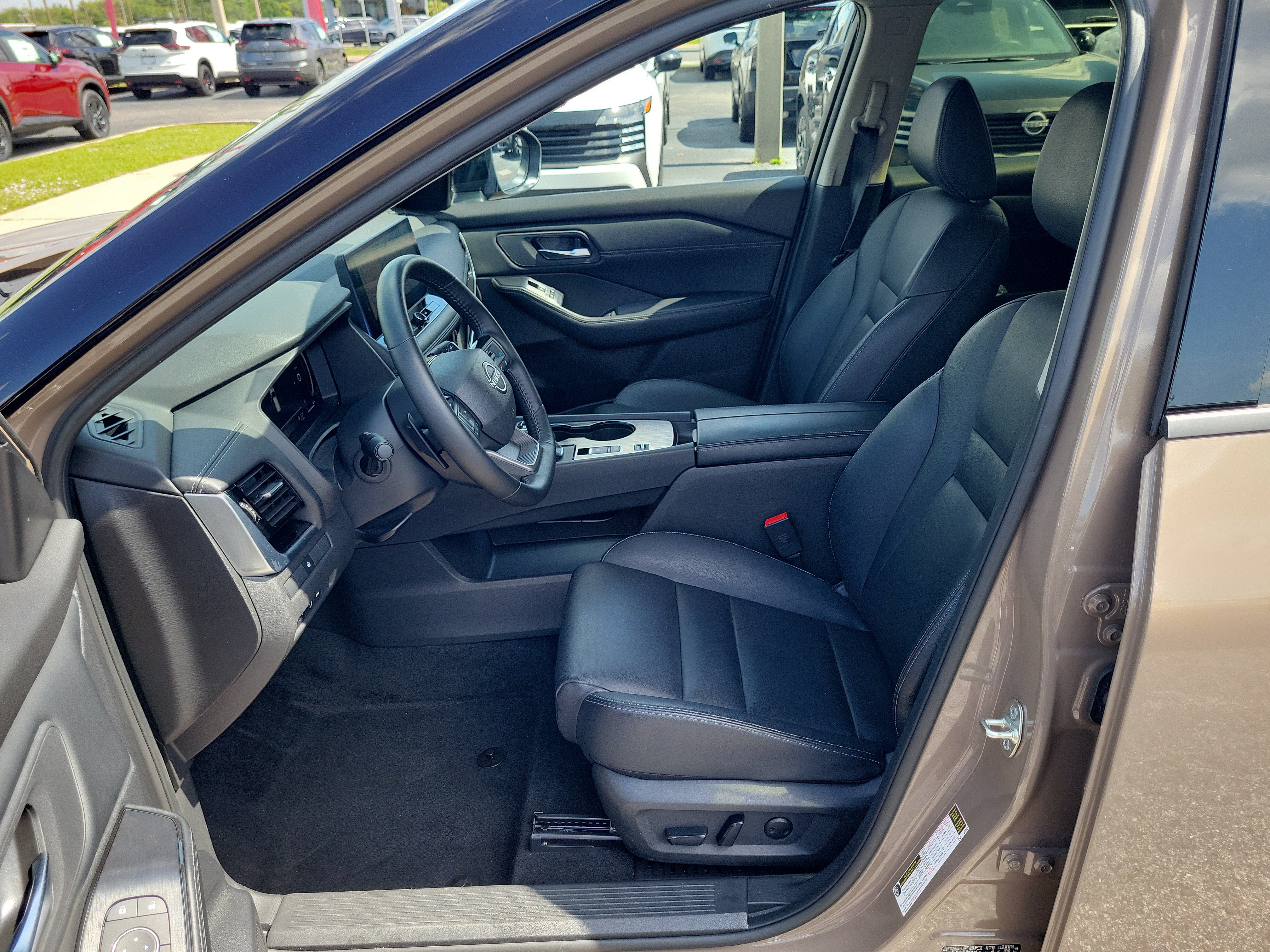 Certified 2025 Nissan Rogue SL FWD image 14
