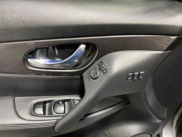 Certified 2018 Nissan Rogue SV w/ Premium Package AWD/4WD image 10