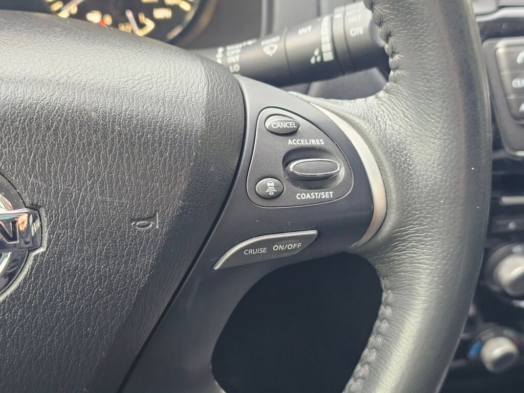 Used 2018 Nissan Pathfinder SV image 30