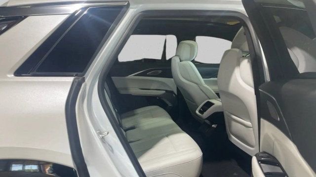 Used 2024 Cadillac Lyriq Luxury RWD image 18