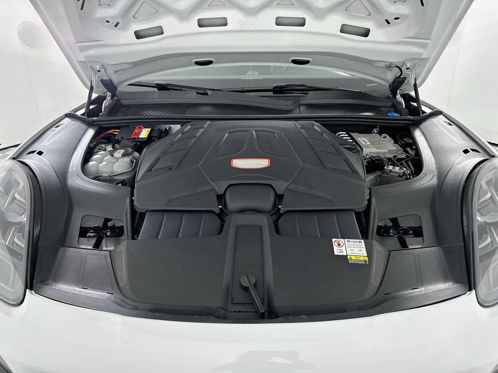 Certified 2023 Porsche Cayenne GTS AWD/4WD image 31