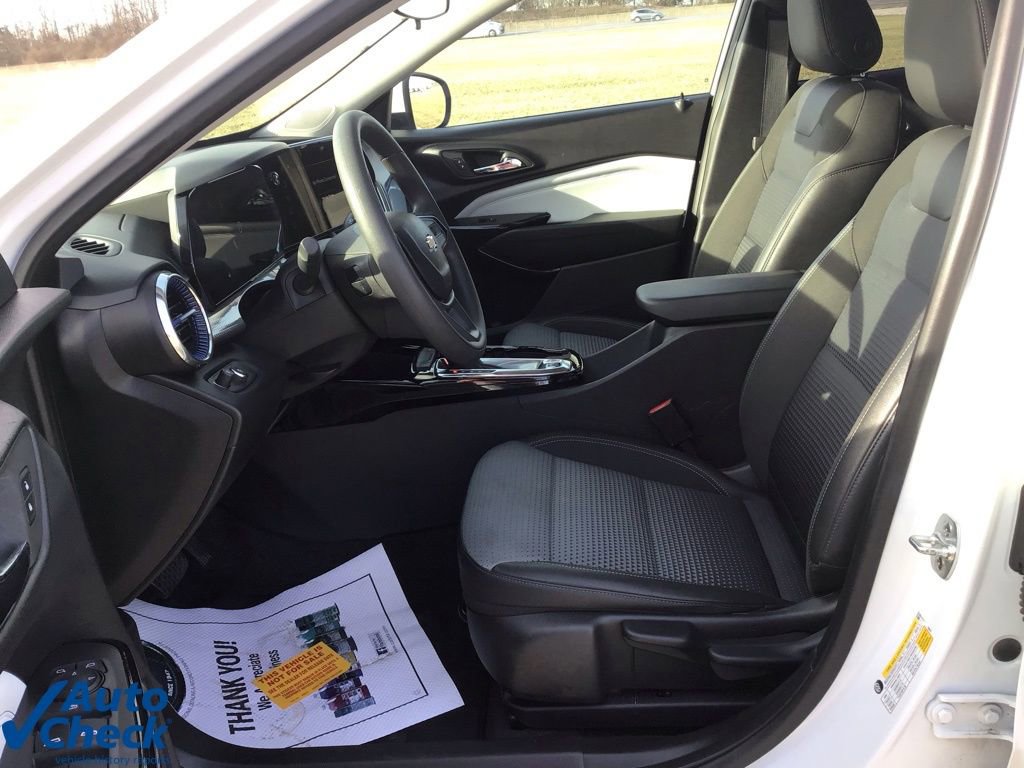 Used 2025 Chevrolet Trax LT image 24