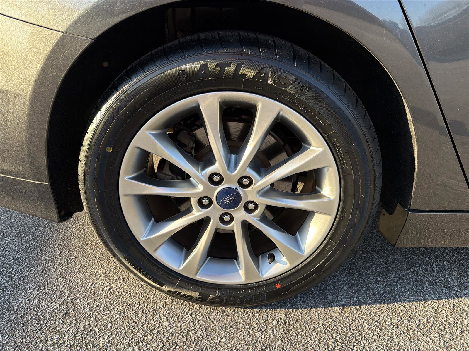 Used 2017 Ford Fusion SE w/ Fusion SE Technology Package image 15