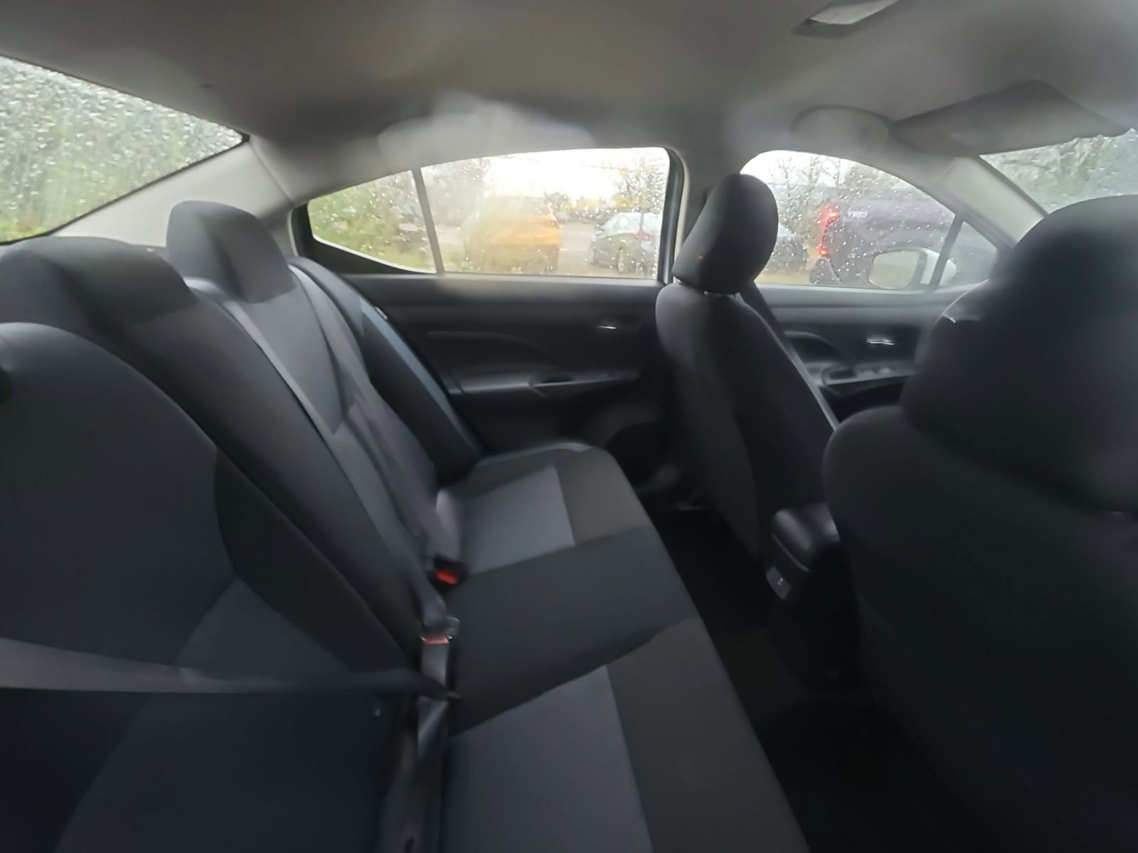 Used 2025 Nissan Versa SV image 9