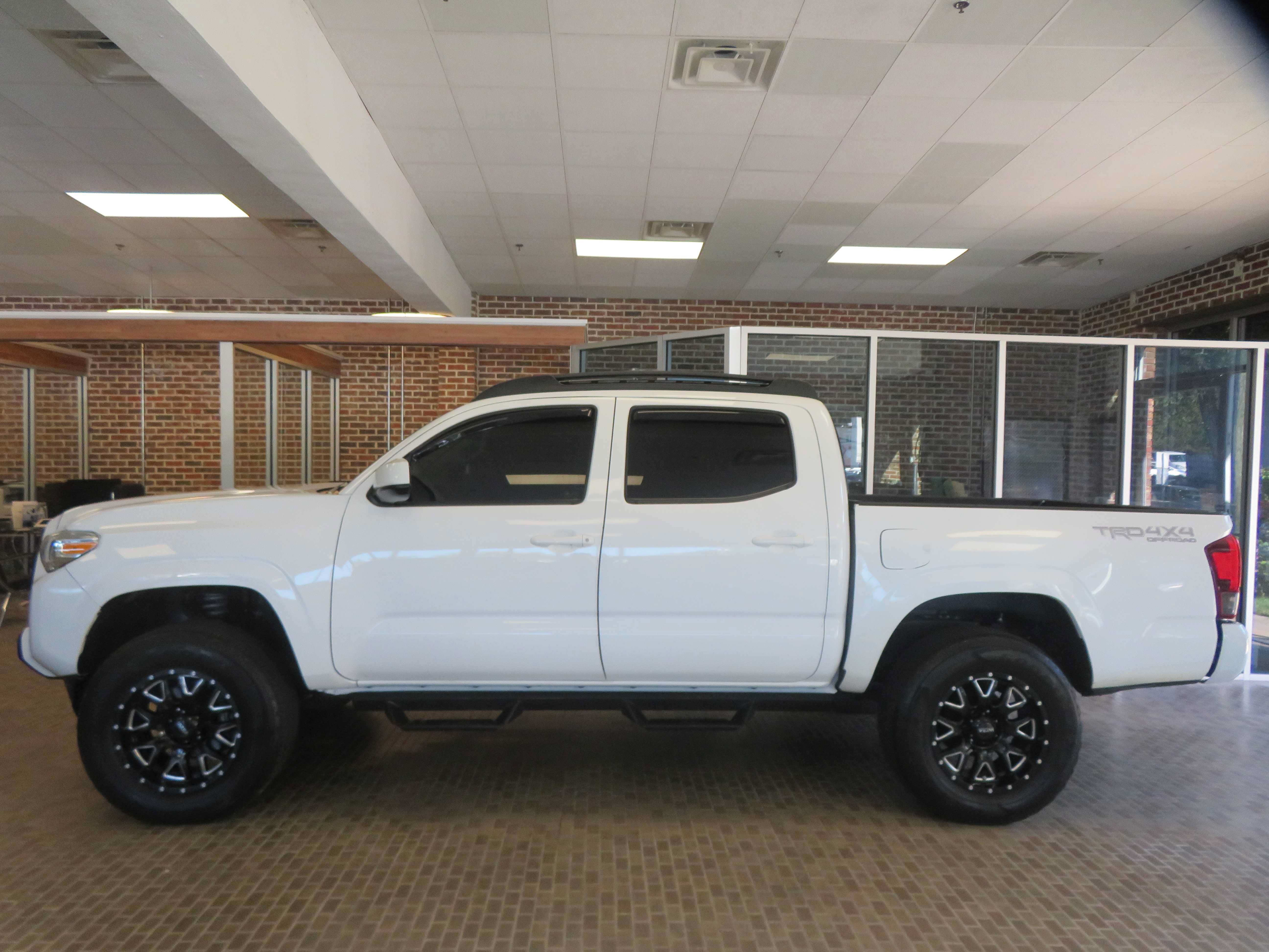 Used 2020 Toyota Tacoma SR AWD/4WD image 74