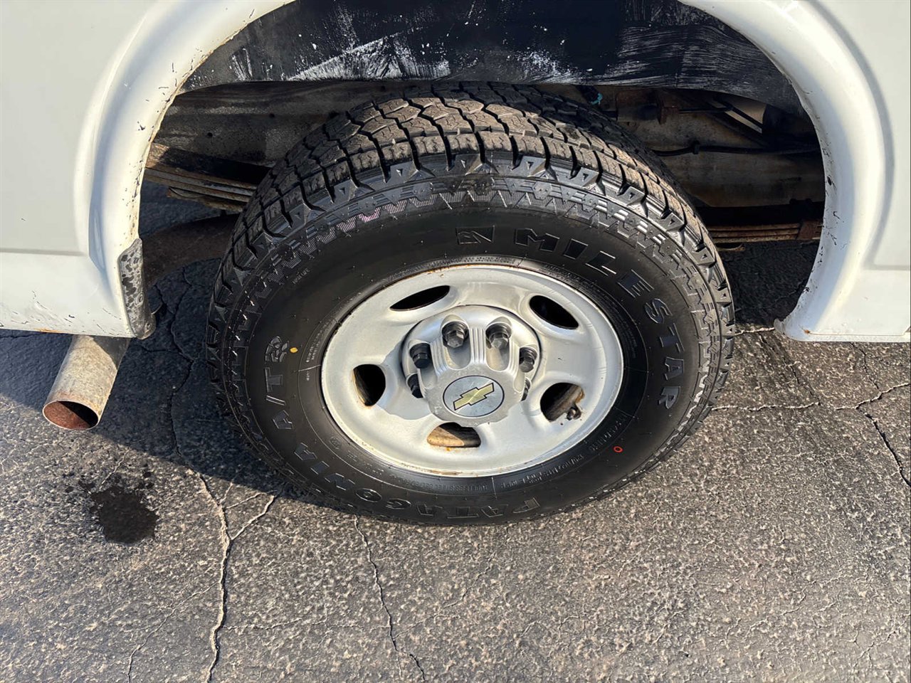 Used 2012 Chevrolet Express 2500 image 17