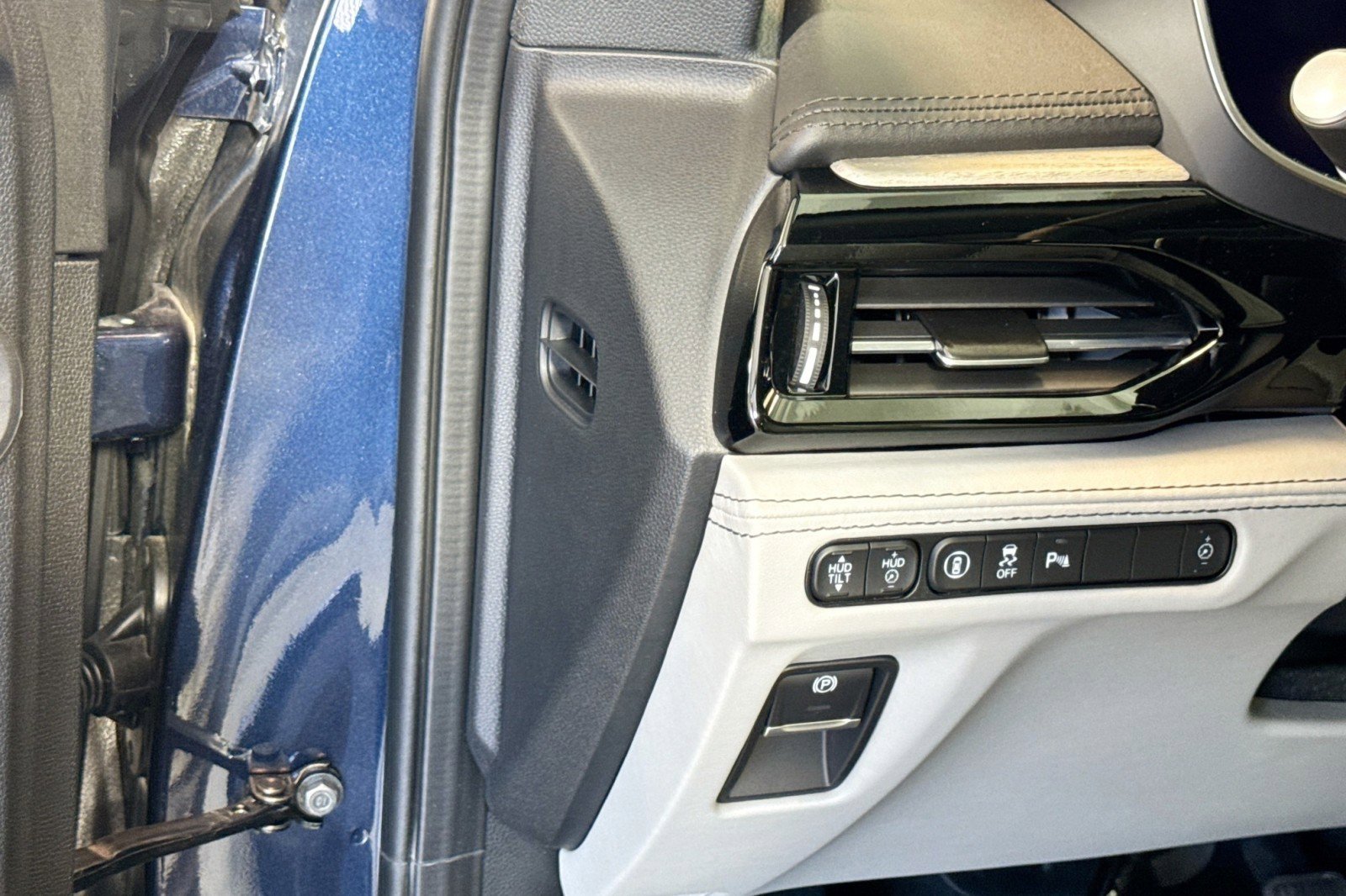 Used 2026 Acura MDX SH-AWD w/ Advance Package image 10