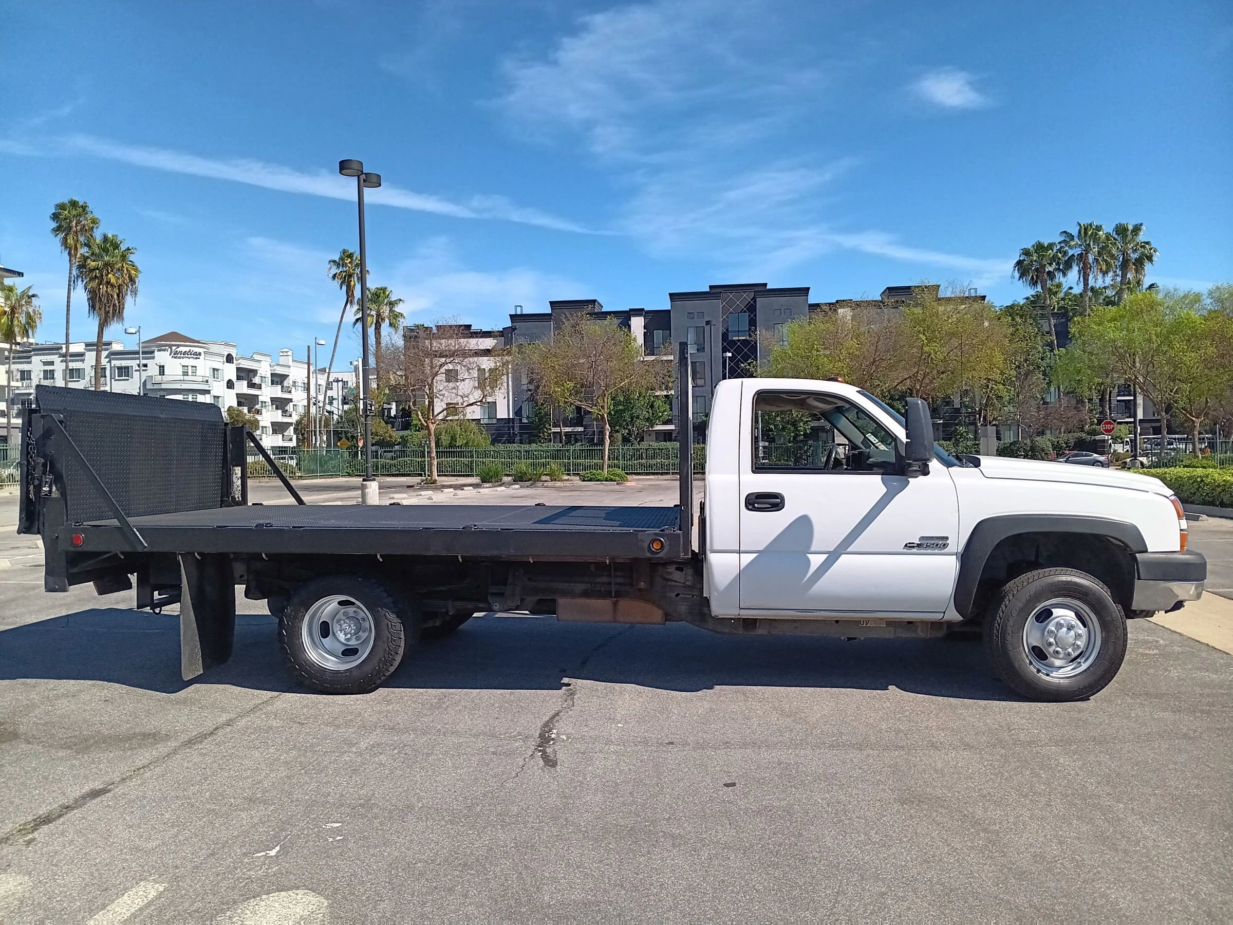 Used 2006 Chevrolet Silverado 3500 4x4 Regular Cab w/ Heavy-Duty Power Package image 4