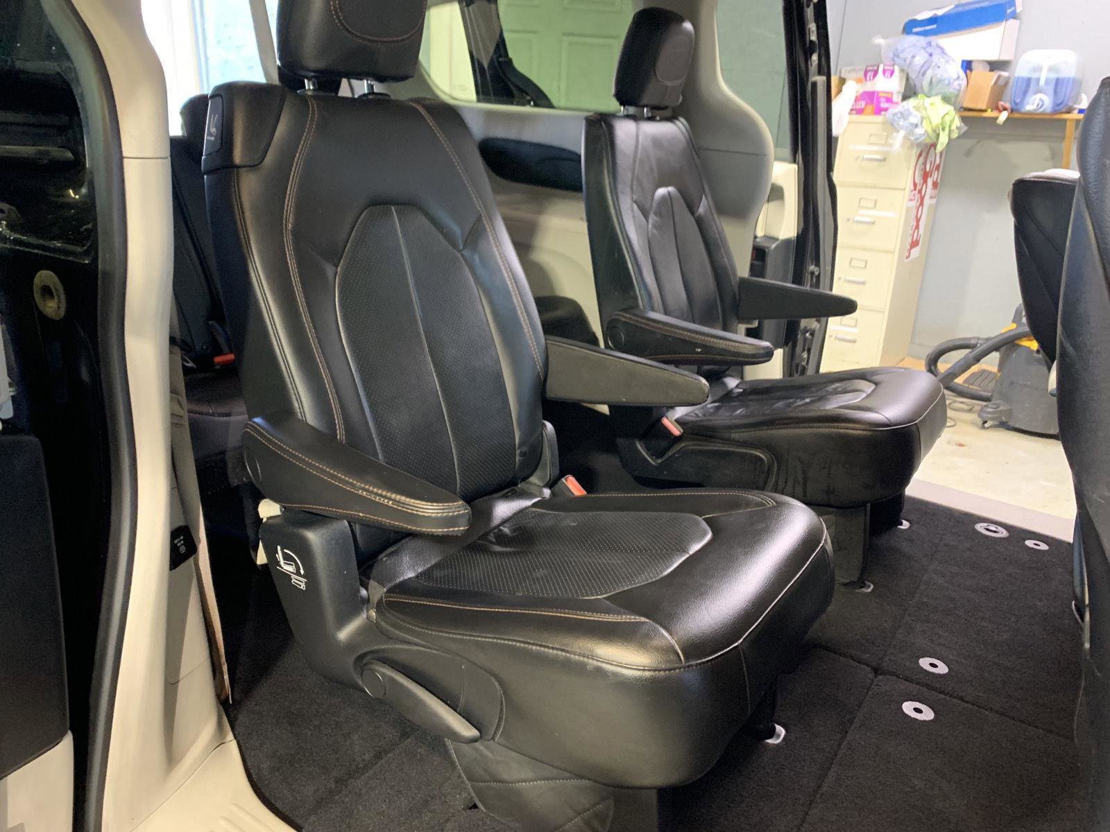 Used 2020 Chrysler Pacifica Touring-L Plus image 36