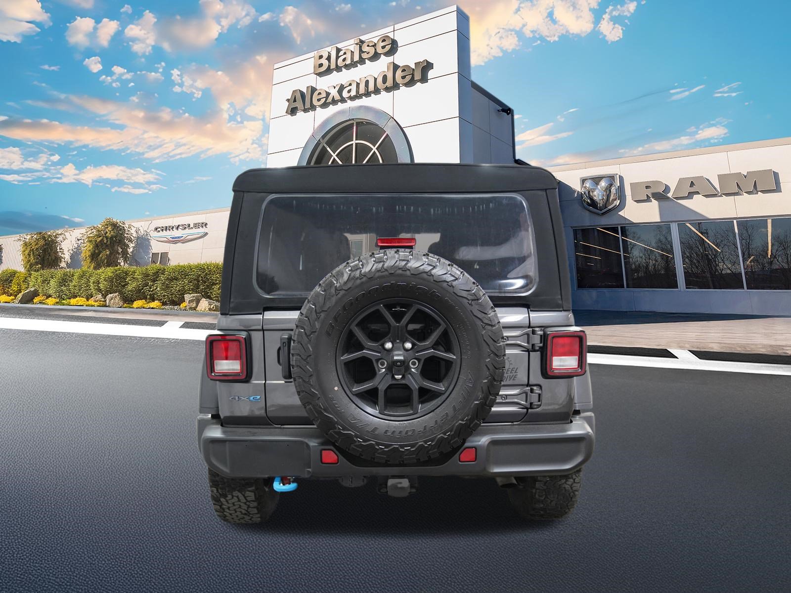 Used 2024 Jeep Wrangler Unlimited AWD/4WD image 6