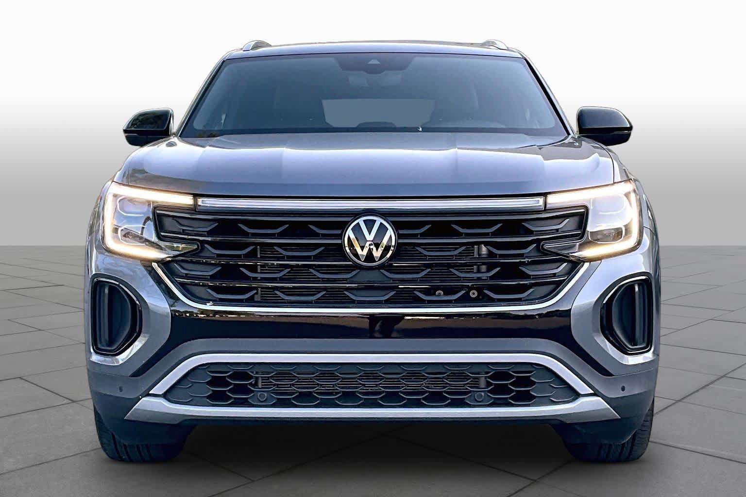 Used 2025 Volkswagen Atlas Cross Sport SE FWD image 4