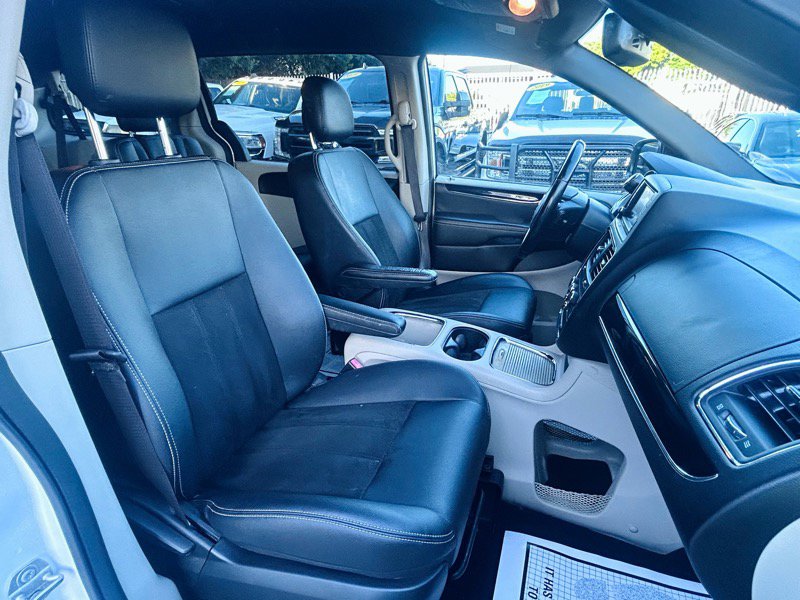 Used 2020 Dodge Grand Caravan SXT image 17