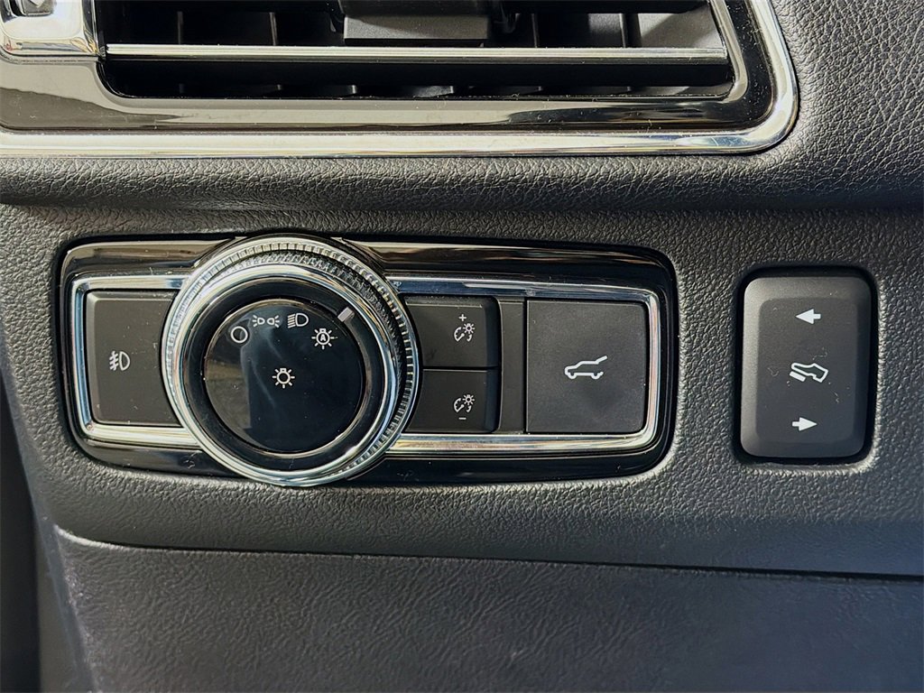 Used 2020 Lincoln Navigator L Reserve w/ Equipment Group 208A Reserve image 11