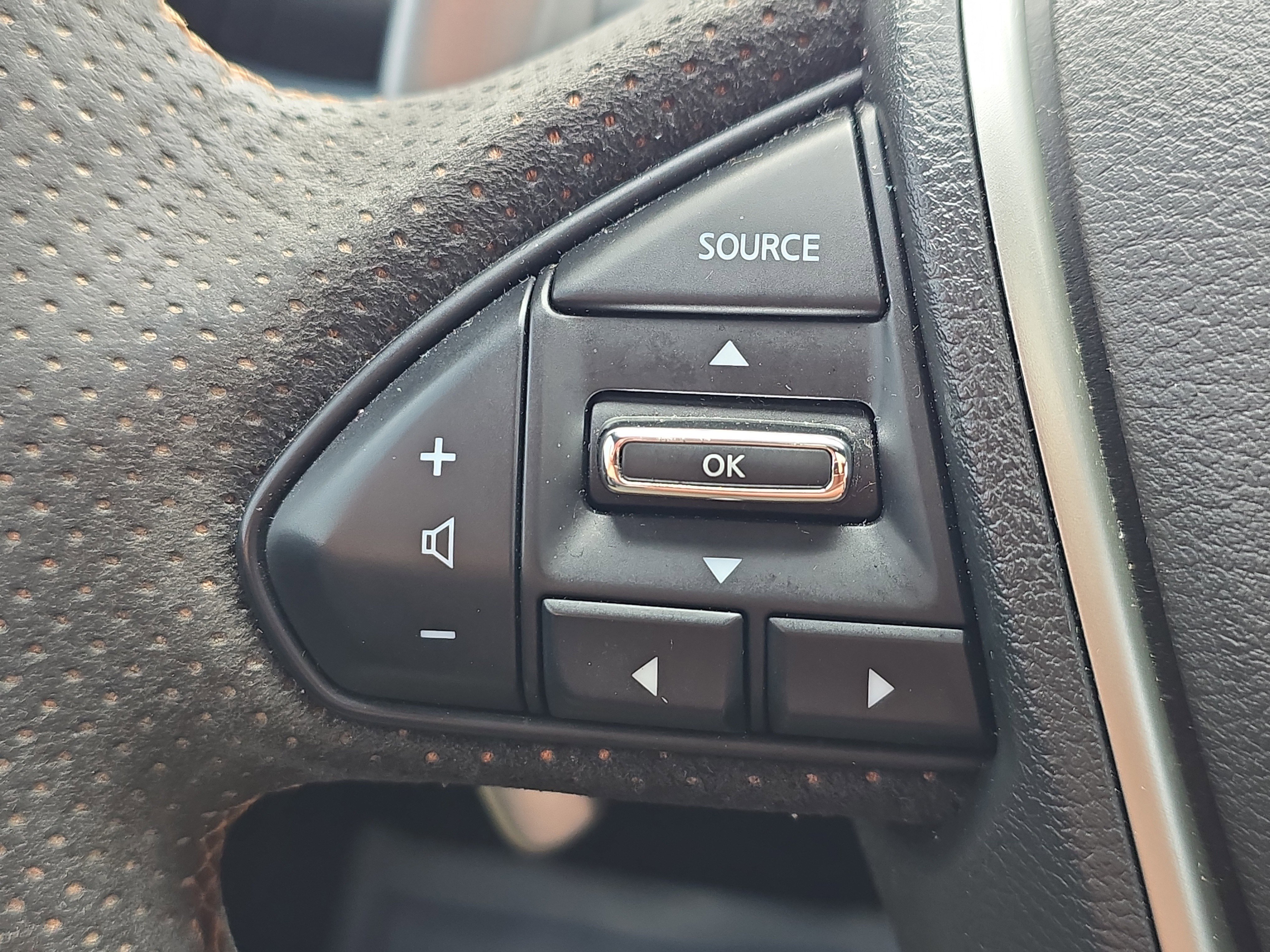 Used 2020 Nissan Maxima SR w/ Sport Mat Group image 24