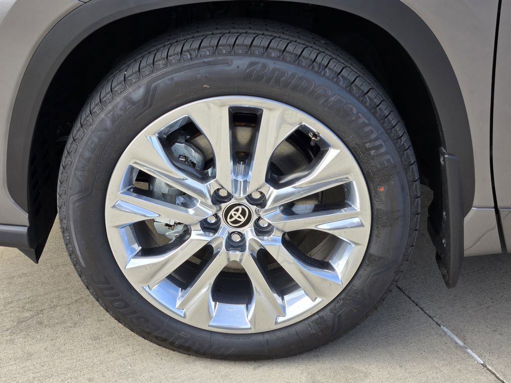 New 2026 Toyota Highlander Limited AWD/4WD image 7