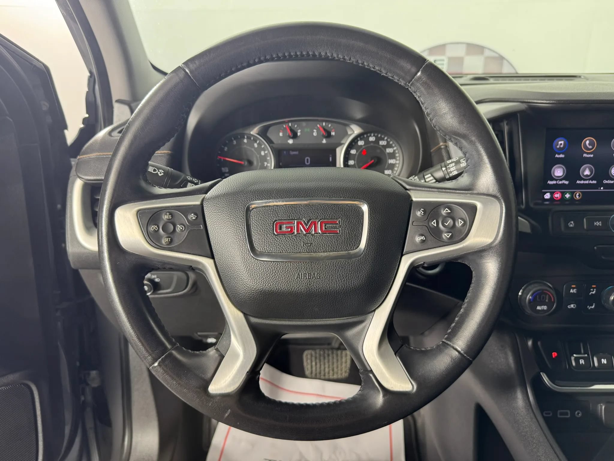 Used 2020 GMC Terrain SLE w/ Driver Convenience Package FWD image 13