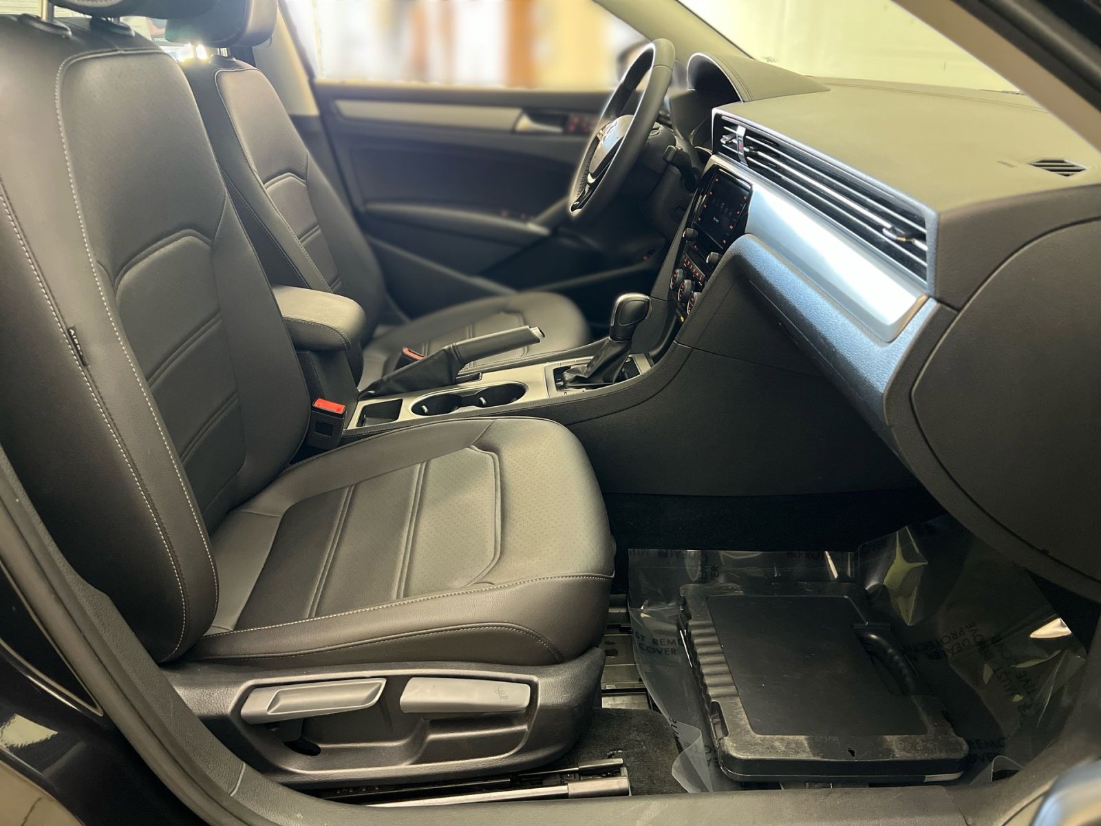 Used 2022 Volkswagen Passat 2.0T SE image 24