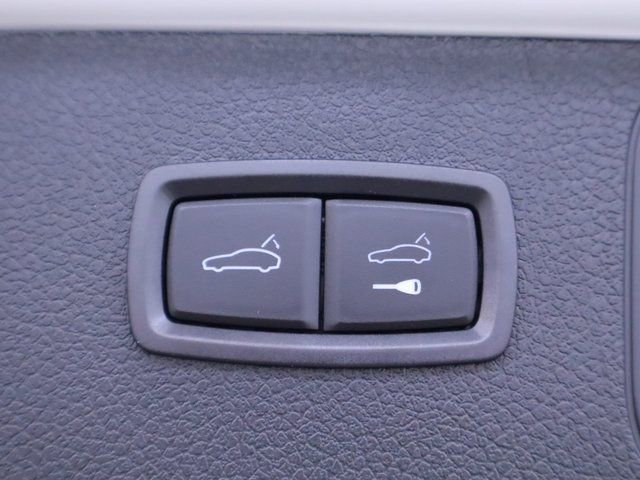 New 2025 Porsche Macan Turbo image 35