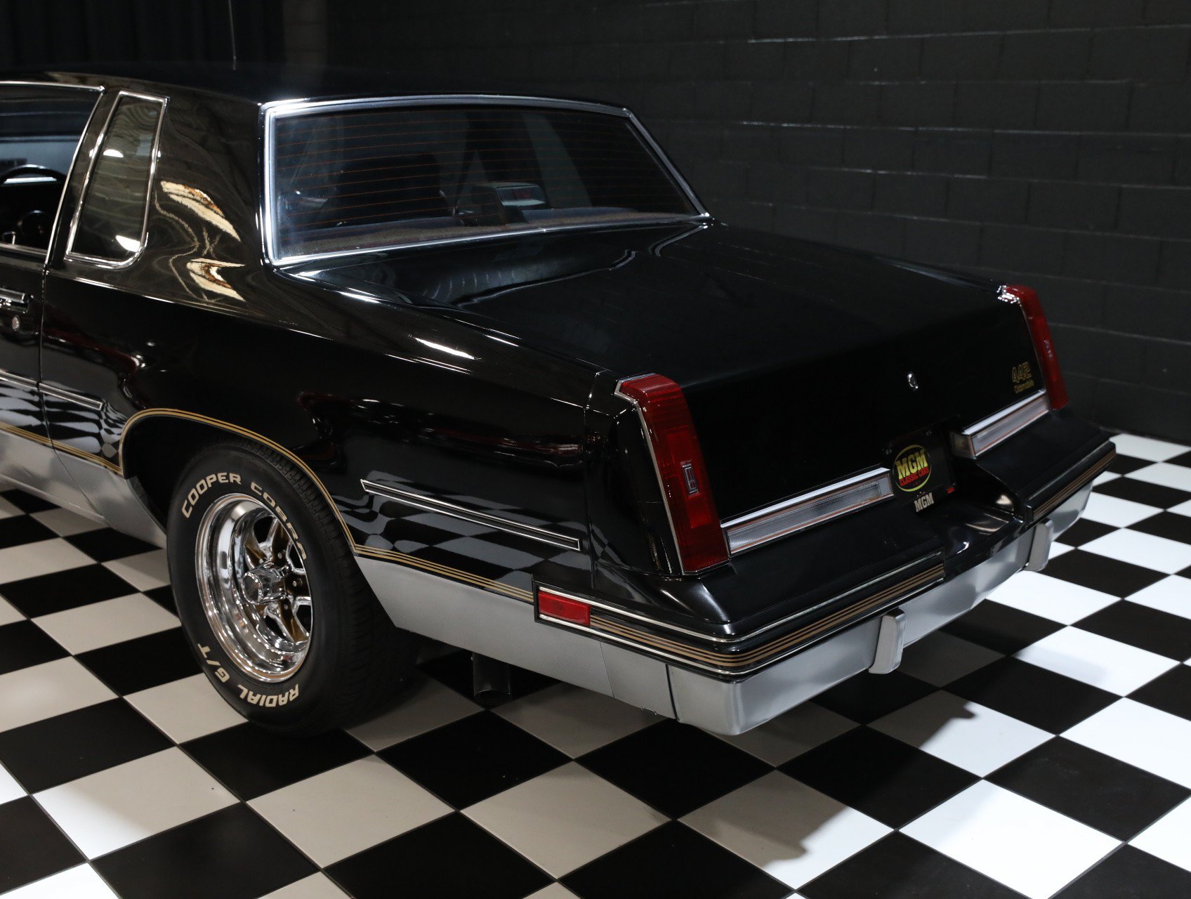 Used 1987 Oldsmobile Cutlass Supreme Salon RWD image 24