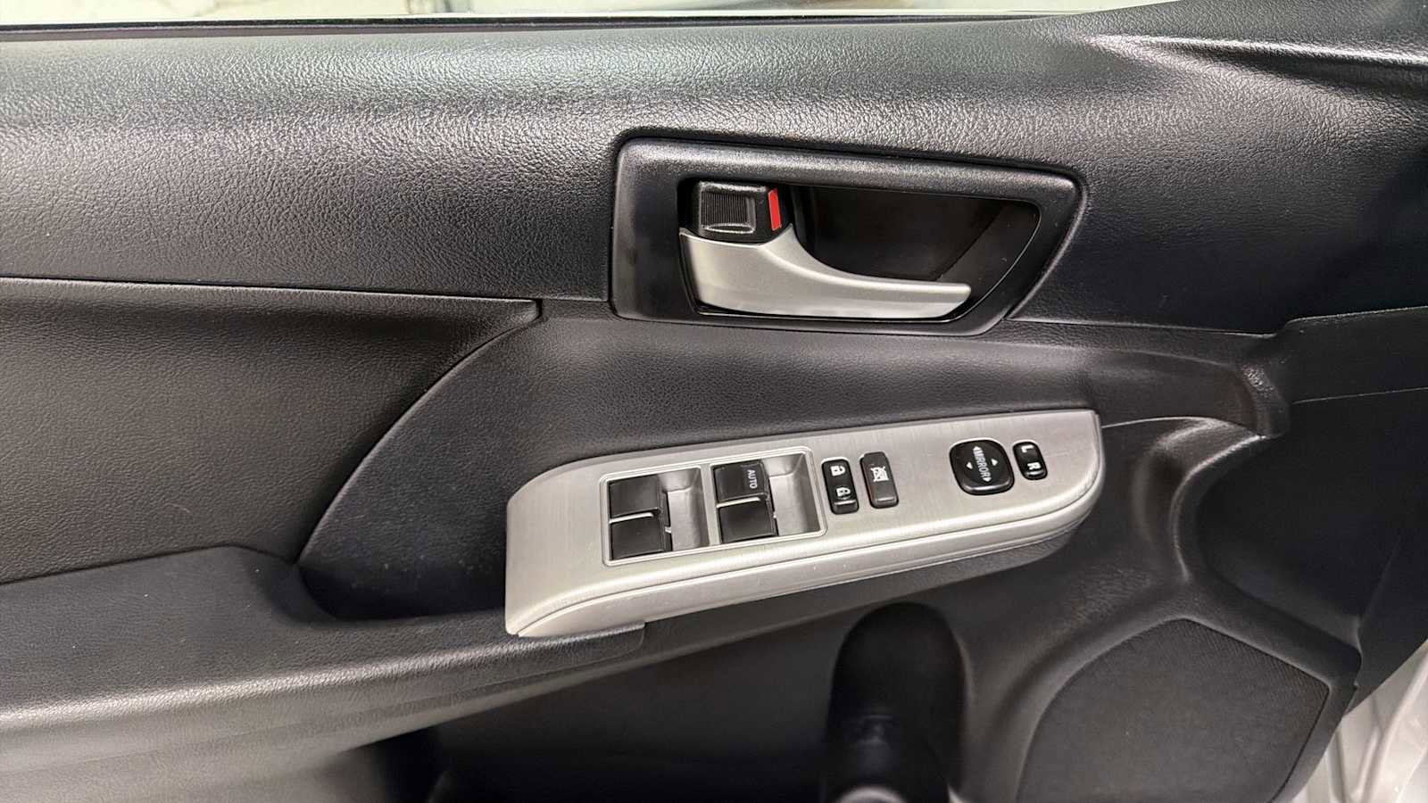 Used 2014 Toyota Camry SE image 15