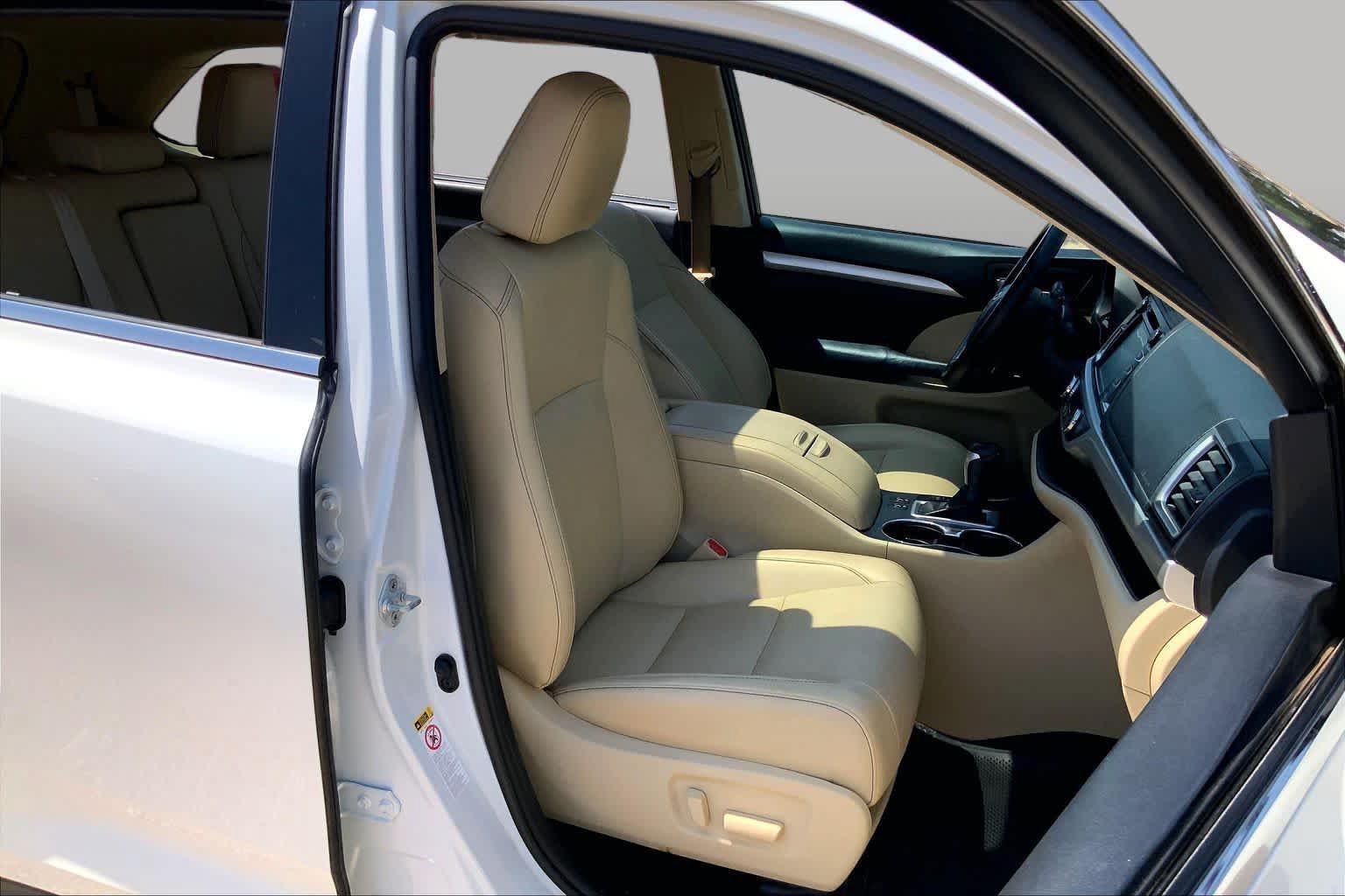 Used 2019 Toyota Highlander XLE FWD image 8