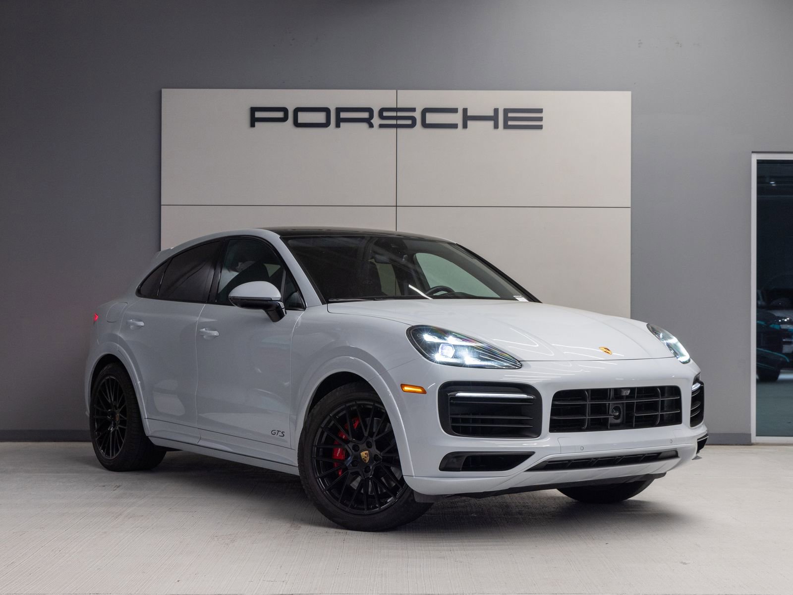 Certified 2023 Porsche Cayenne GTS AWD/4WD image 9