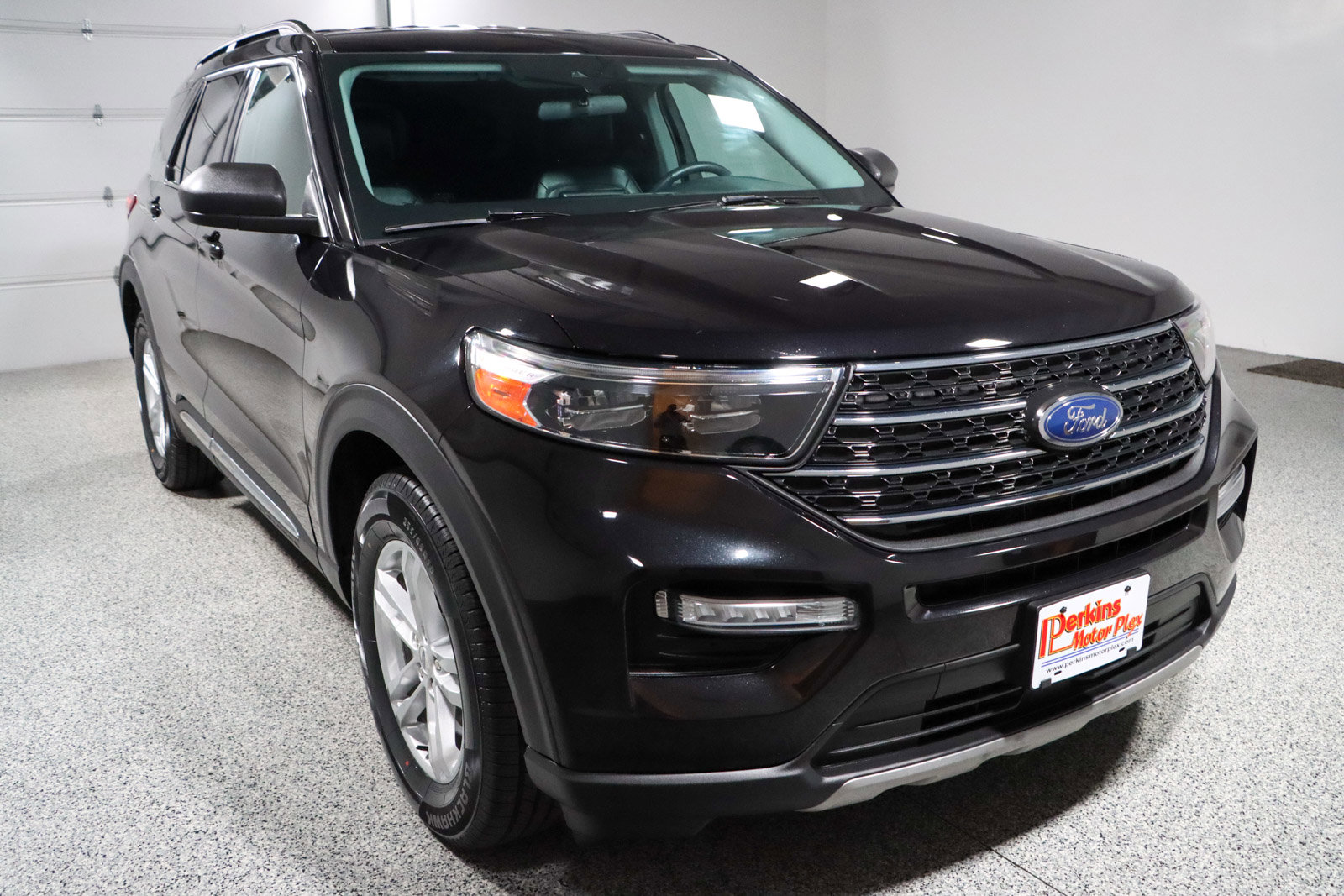 Used 2023 Ford Explorer XLT w/ Equipment Group 202A RWD image 5