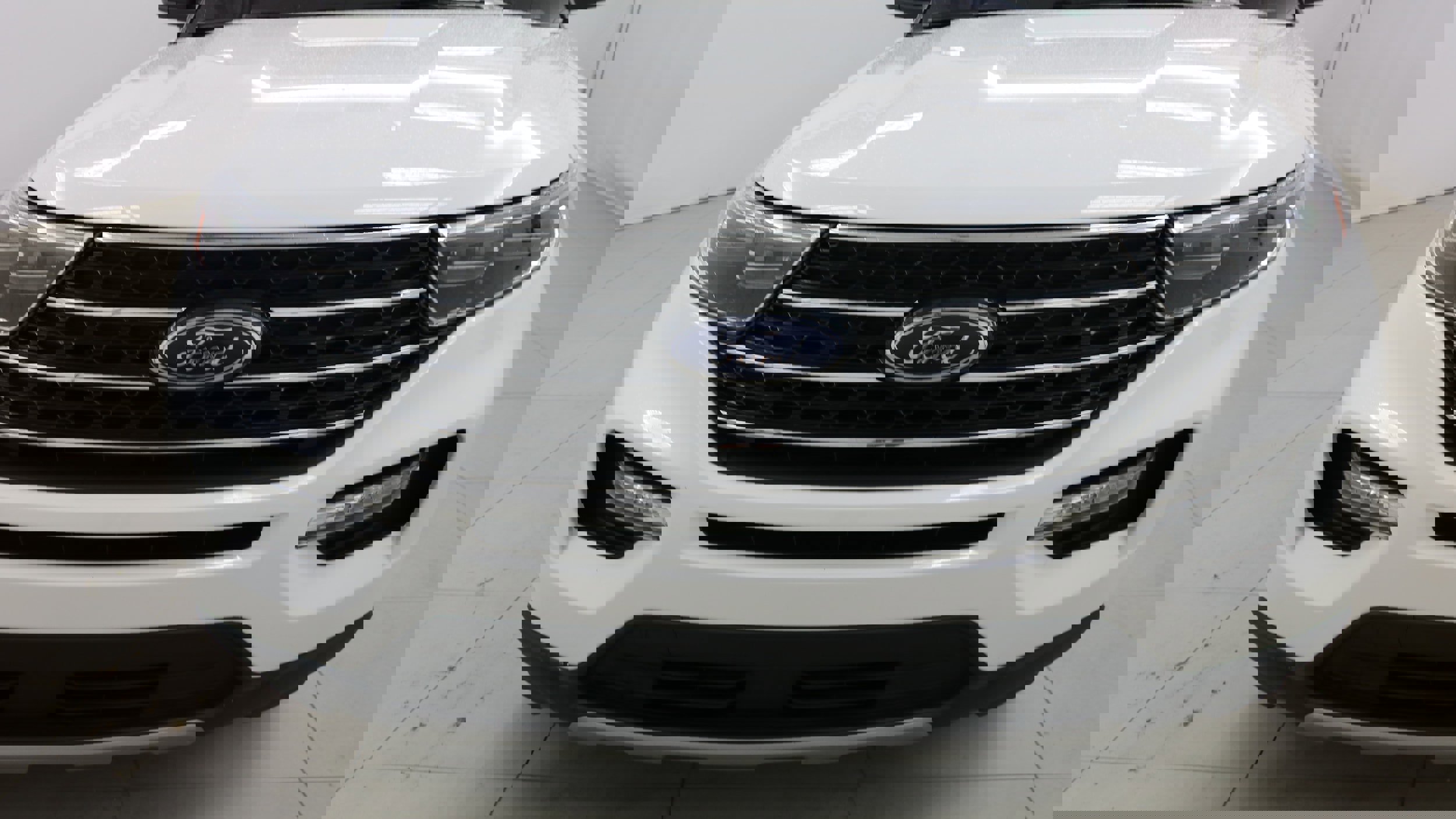 Used 2023 Ford Explorer XLT w/ Equipment Group 202A image 9