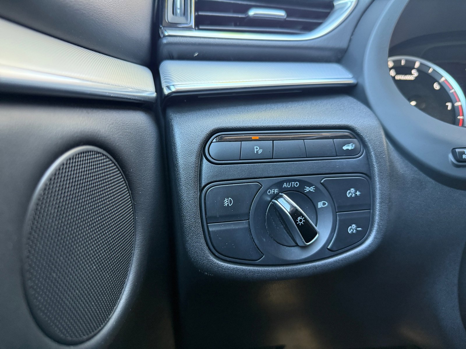 Used 2020 INFINITI QX50 Luxe w/ Navigation Package image 19